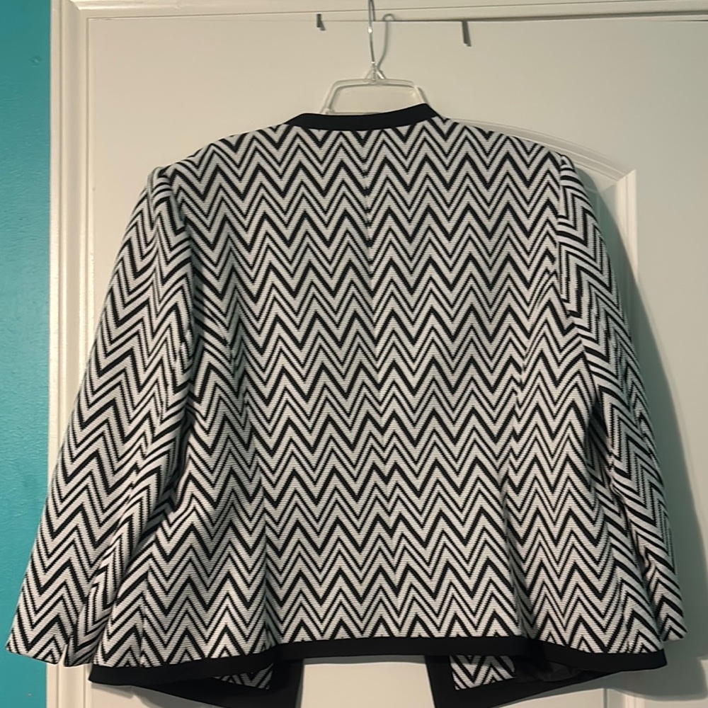 Kasper Black and White Chevron Suit Blazer - Picture 8 of 9